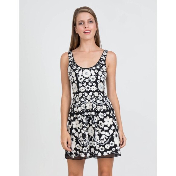 Needle & Thread Sz 2 Beaded Embroidered Black White Floral Prom Dress NYE Formal - Picture 2 of 9